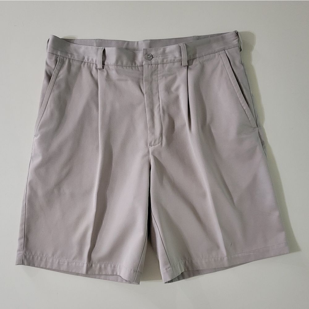 Nike Men's Taupe Pleated Golf Shorts